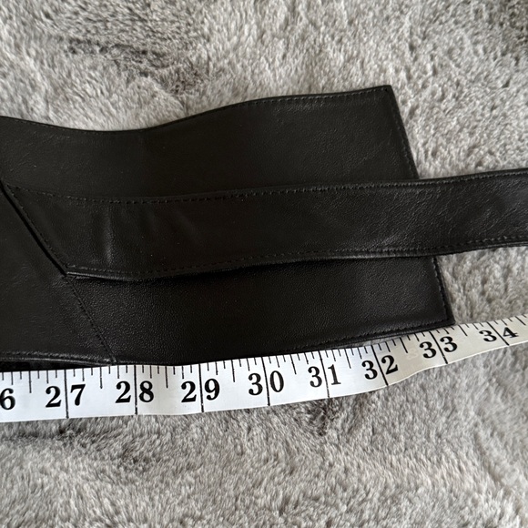 Suzi Roher wider waist belt - Picture 4 of 5